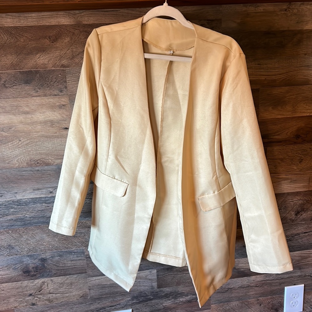 Light yellow jacket PTP: 23 inches L: 31 inches approximately